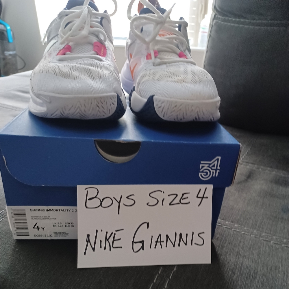Boys size 4 Nike Giannis